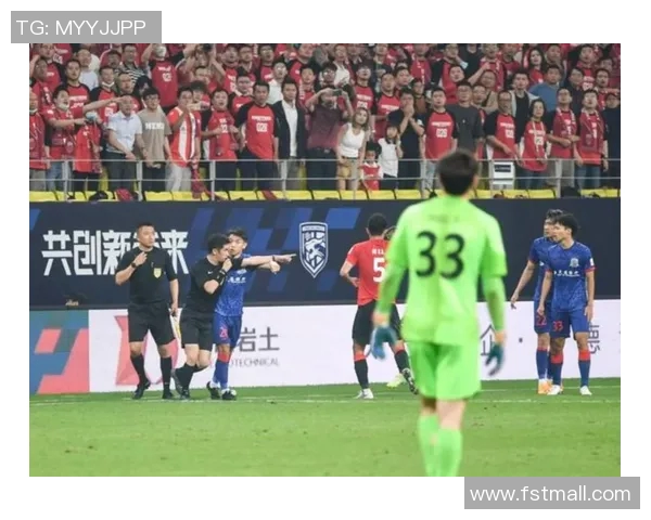 中超焦点战富力迎战申花双方争夺季后赛名额激烈对决即将上演 中超焦点战富力迎战申花双方争夺季后赛名额激烈对决即将上演